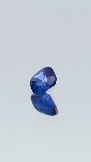 Royal Blue Sapphire 0.68ct thumbnail 3
